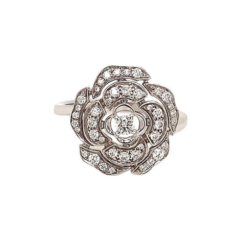 bague fleur diamant chanel|Bagues en or et diamant .